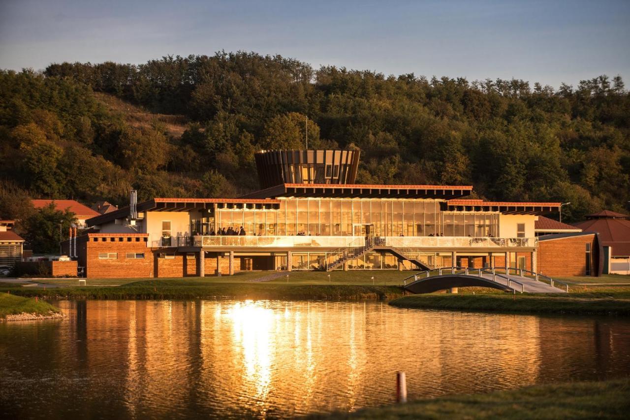 Theodora Golf Club Hotel Alba Iulia Buitenkant foto