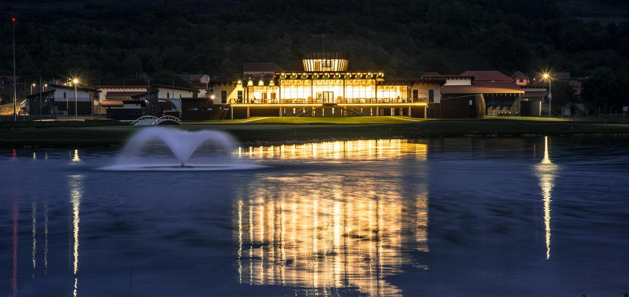 Theodora Golf Club Hotel Alba Iulia Buitenkant foto