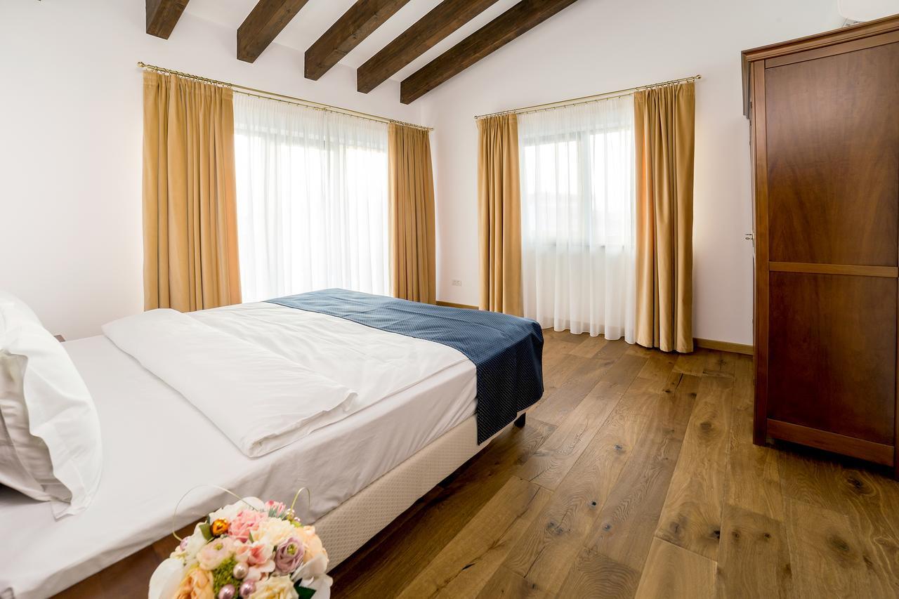 Theodora Golf Club Hotel Alba Iulia Buitenkant foto