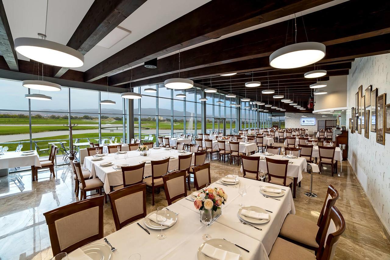 Theodora Golf Club Hotel Alba Iulia Buitenkant foto