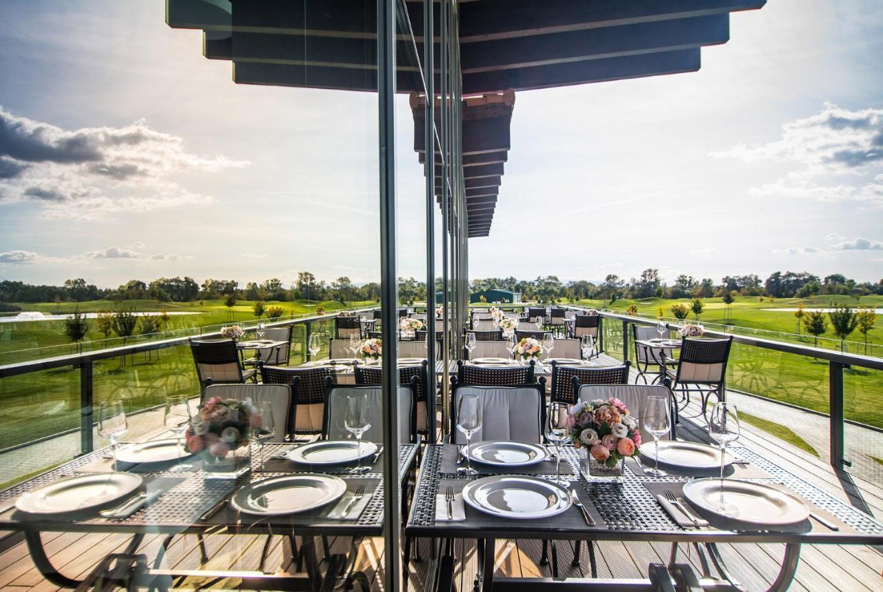 Theodora Golf Club Hotel Alba Iulia Buitenkant foto
