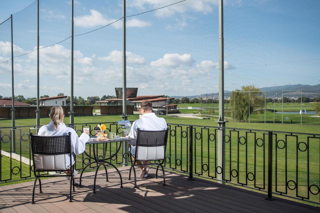 Theodora Golf Club Hotel Alba Iulia Buitenkant foto
