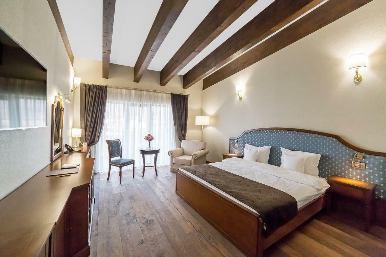 Theodora Golf Club Hotel Alba Iulia Buitenkant foto